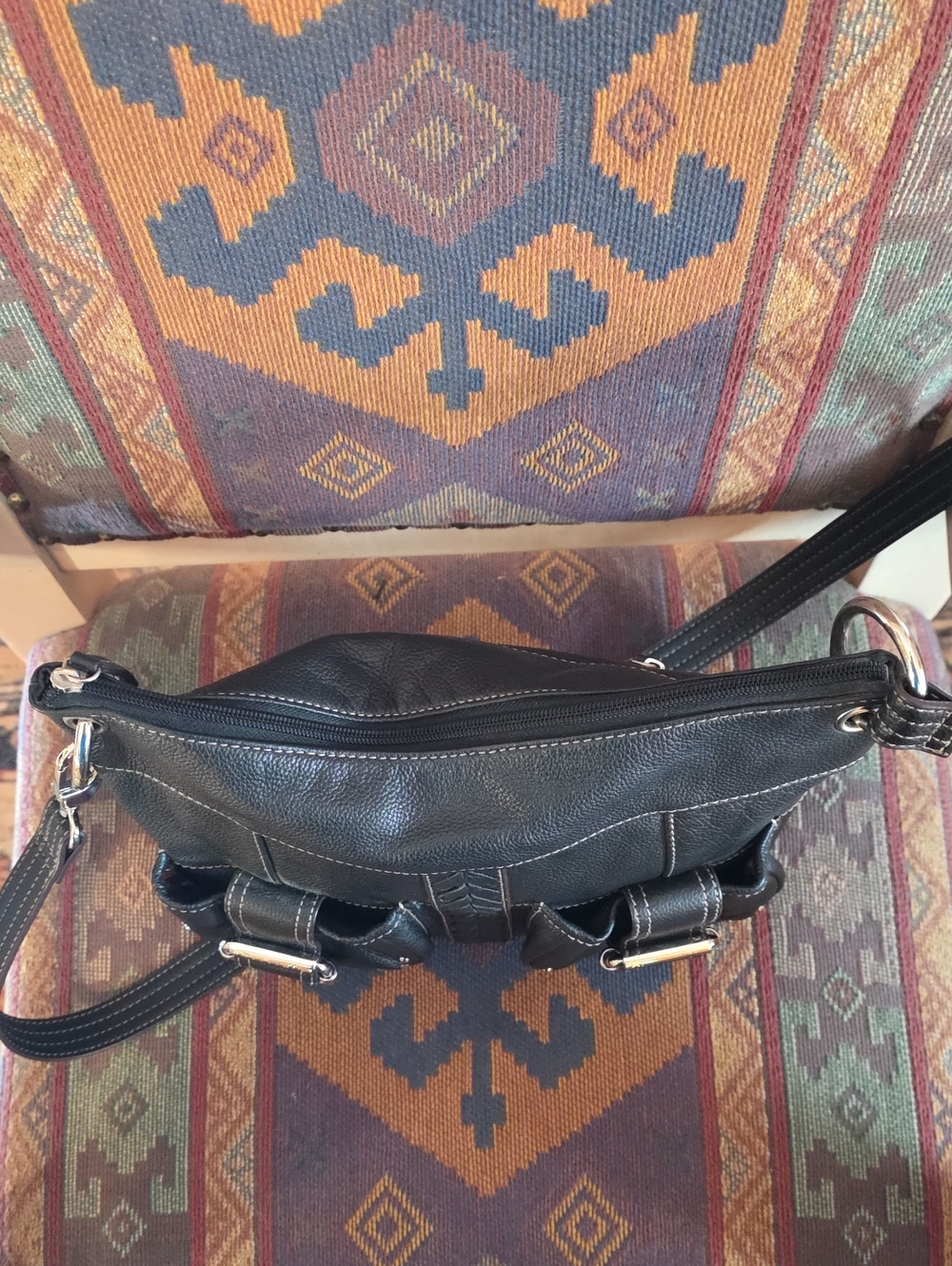 Vintage Tignanello Black Pebbled Leather Crossbody Bag Buckle Details EUC - Picture 10 of 15